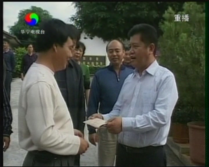 117华宁政府大东门调研[(004615)13-53-18].JPG