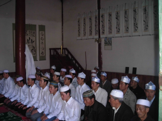 尔麦里端跪成圈3.jpg