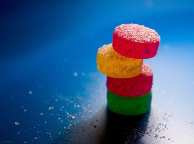 空腹大量吃糖会使血糖度突然升高
