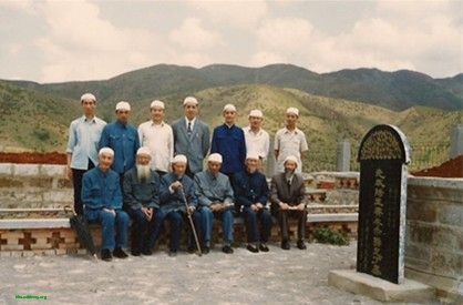 塞典赤老祖宗墓前合影.jpg