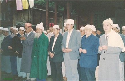 南城古寺礼尔德念大赞上殿.jpg